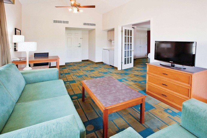 Imagen de la habitación del Hotel Howard Johnson by Wyndham Columbus Fort Moore. Foto 11
