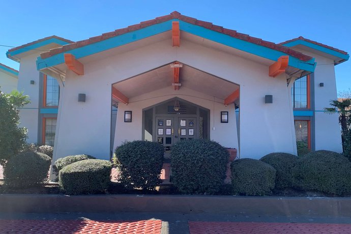 Imagen general del Hotel Howard Johnson by Wyndham Columbus Fort Moore. Foto 1