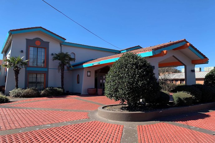 Imagen general del Hotel Howard Johnson by Wyndham Columbus Fort Moore. Foto 2
