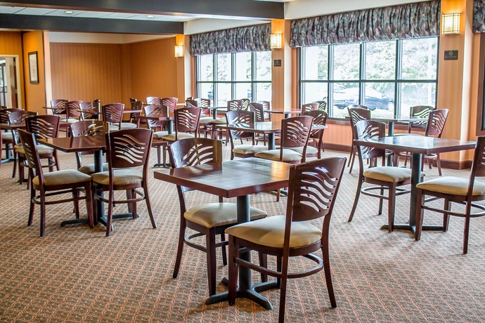 Imagen del bar/restaurante del Hotel Howard Johnson by Wyndham Columbus State Fairgrounds I-71. Foto 3