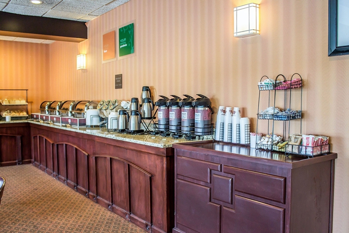 Imagen del bar/restaurante del Hotel Howard Johnson by Wyndham Columbus State Fairgrounds I-71. Foto 5