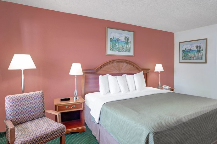 Imagen de la habitación del Hotel Howard Johnson by Wyndham Ft. Myers. Foto 4