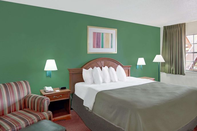 Imagen de la habitación del Hotel Howard Johnson by Wyndham Ft. Myers. Foto 10