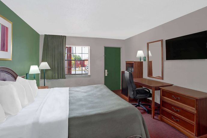 Imagen de la habitación del Hotel Howard Johnson by Wyndham Ft. Myers. Foto 12