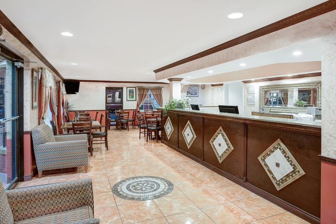 Imagen de los interiores del Hotel Howard Johnson by Wyndham Ft. Myers. Foto 14