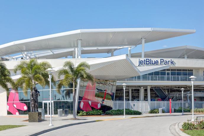 Imagen de los interiores del Hotel Howard Johnson by Wyndham Ft. Myers. Foto 15