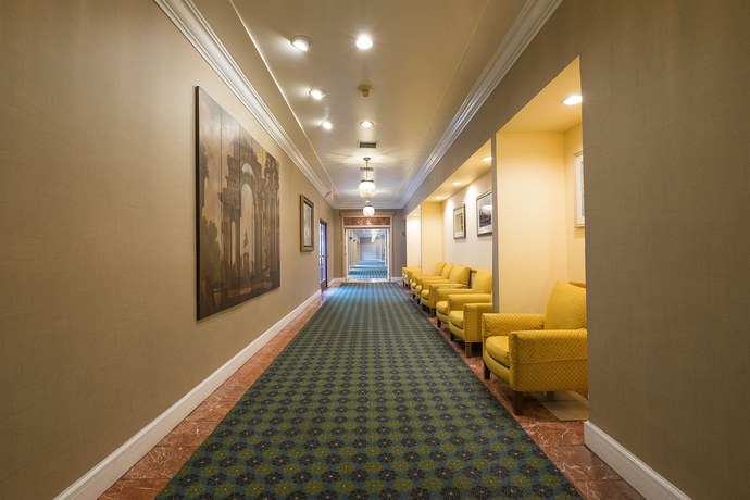 Imagen de los interiores del Hotel Howard Johnson by Wyndham Fullerton Anaheim Conference. Foto 11