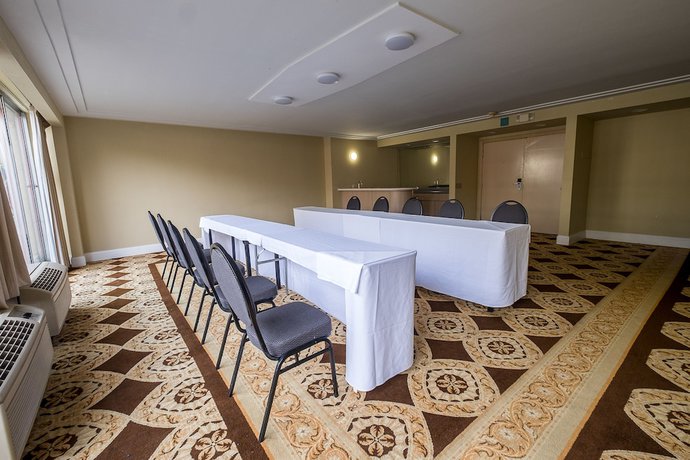 Imagen de los interiores del Hotel Howard Johnson by Wyndham Fullerton Anaheim Conference. Foto 12