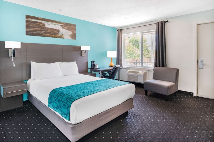 Imagen de la habitación del Hotel Howard Johnson by Wyndham Gananoque. Foto 4