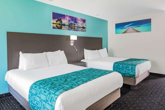 Imagen de la habitación del Hotel Howard Johnson by Wyndham Gananoque. Foto 15