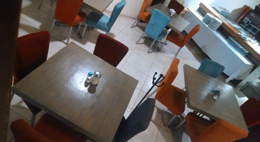 Imagen del bar/restaurante del Hotel Howard Johnson by Wyndham Guanajuato Leon Avenida. Foto 2