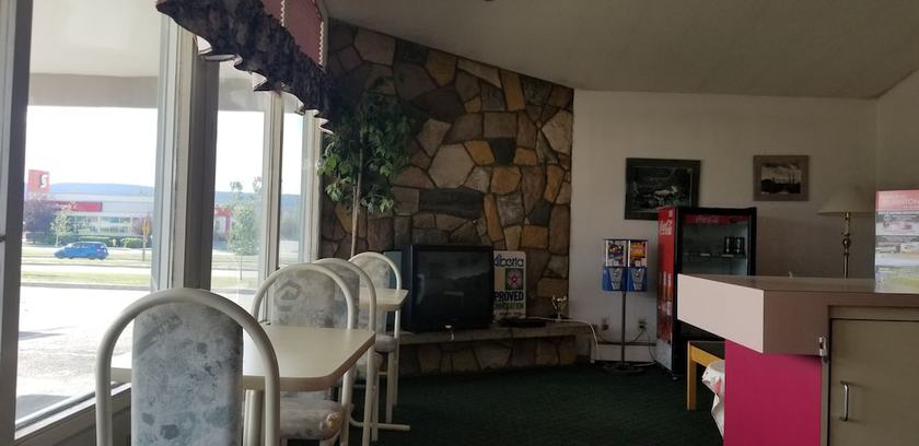 Imagen de los interiores del Hotel Howard Johnson by Wyndham Hinton. Foto 20