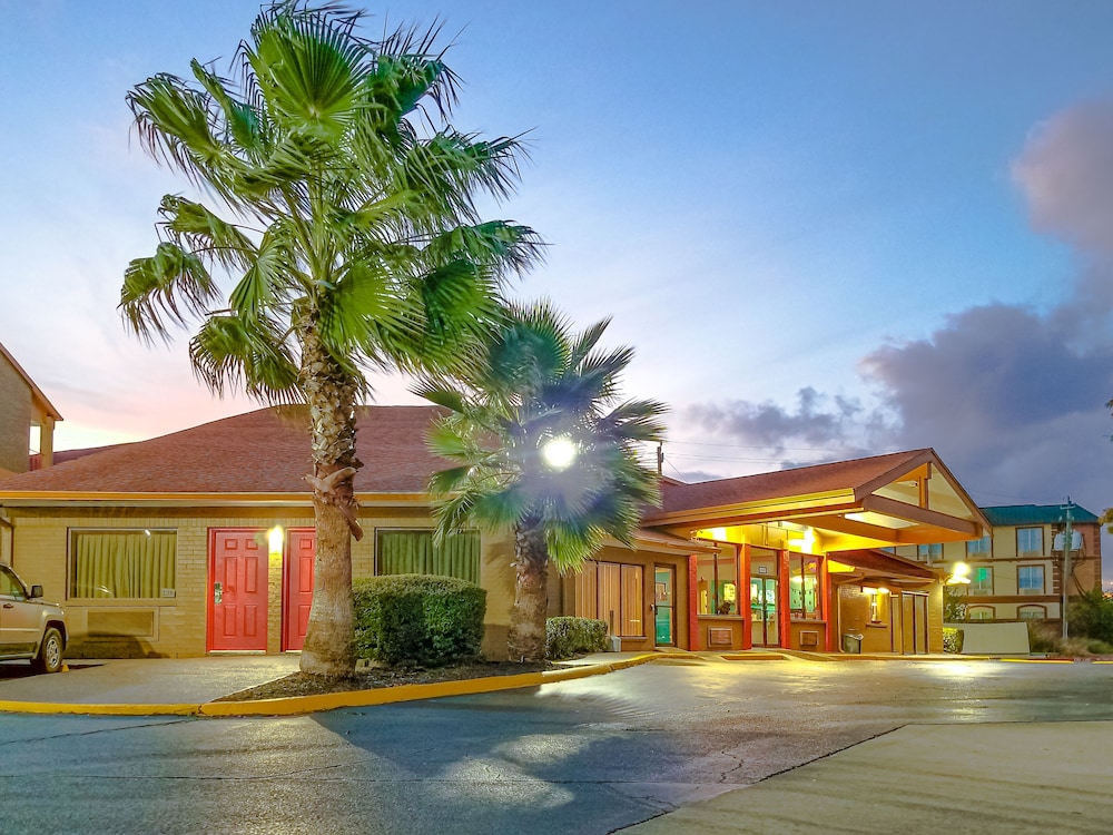 Imagen general del Hotel Howard Johnson by Wyndham Houston Hobby Airport. Foto 1