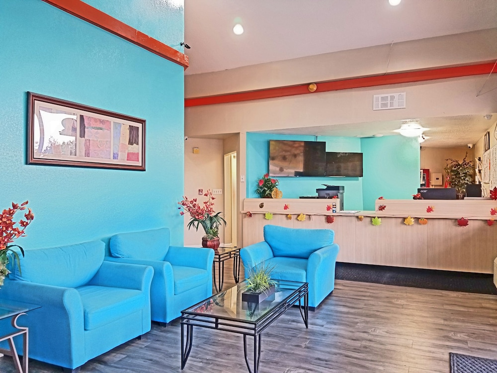 Imagen de los interiores del Hotel Howard Johnson by Wyndham Houston Hobby Airport. Foto 14