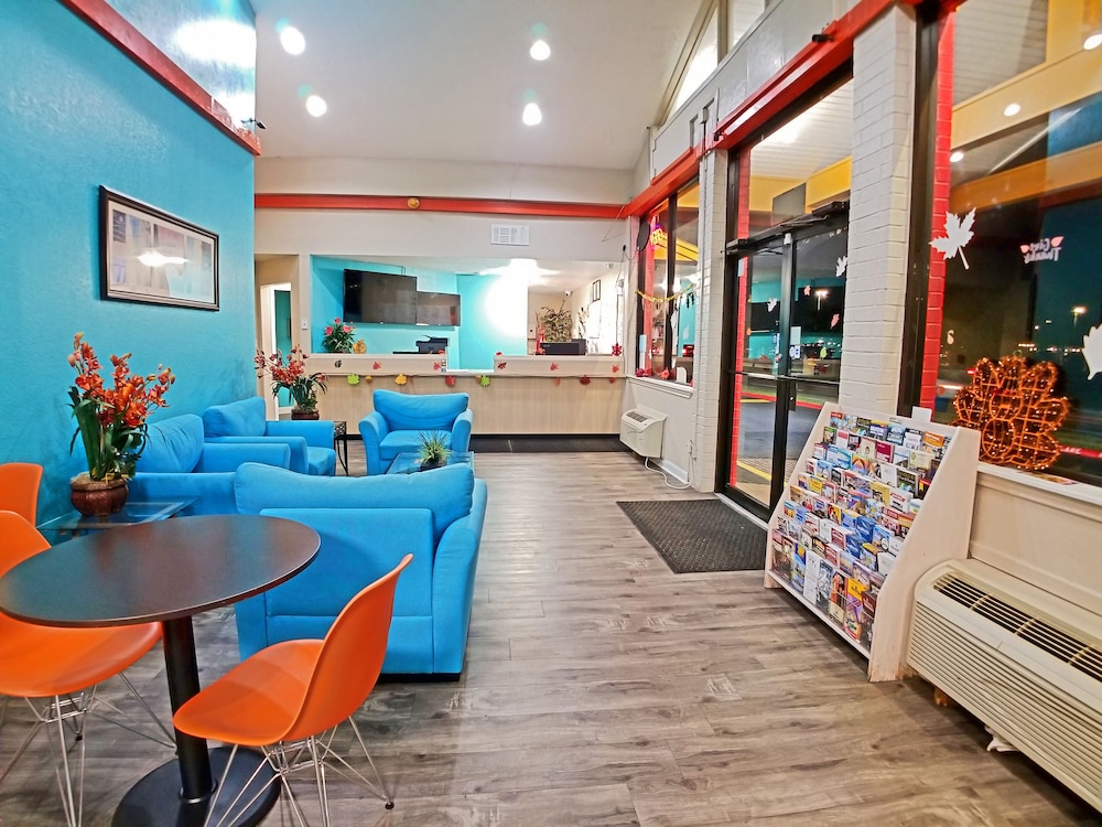 Imagen de los interiores del Hotel Howard Johnson by Wyndham Houston Hobby Airport. Foto 16