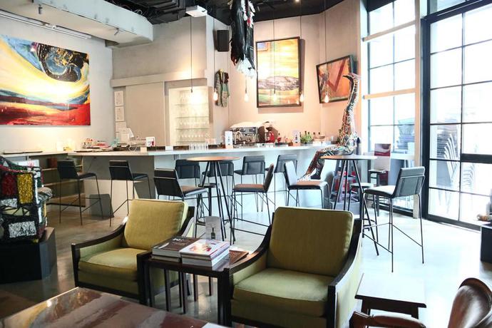 Imagen del bar/restaurante del Hotel Howard Johnson by Wyndham Huaihai Hotel Shanghai. Foto 2