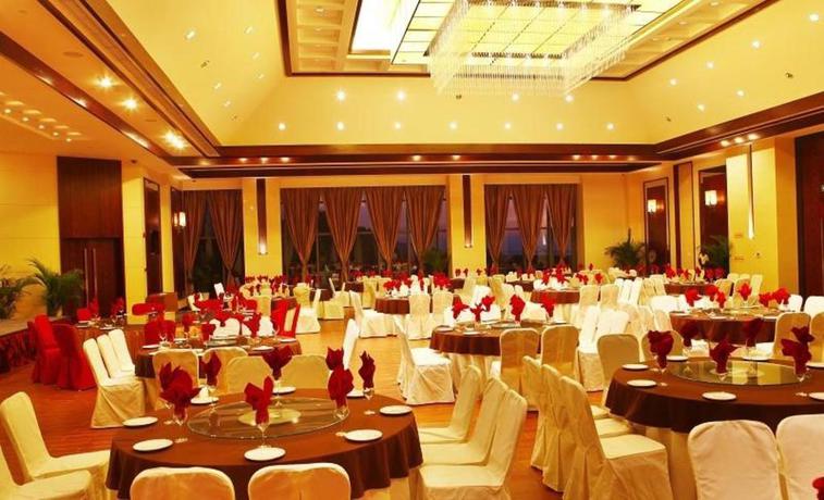 Imagen del bar/restaurante del Hotel Howard Johnson by Wyndham Huaihai Resort Lushan. Foto 13