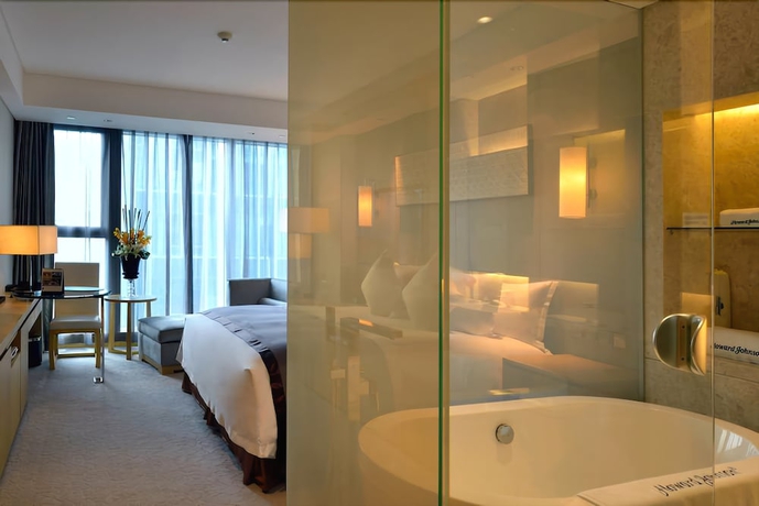 Imagen de la habitación del Hotel Howard Johnson by Wyndham IFC Plaza Ningbo. Foto 4