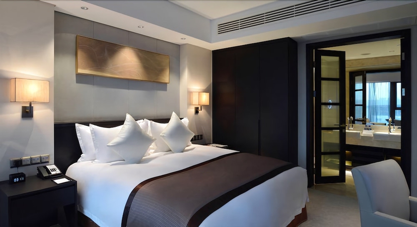 Imagen de la habitación del Hotel Howard Johnson by Wyndham IFC Plaza Ningbo. Foto 8