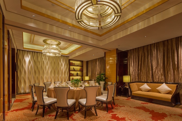 Imagen del bar/restaurante del Hotel Howard Johnson by Wyndham Jinyi Hotel Chongqing. Foto 7