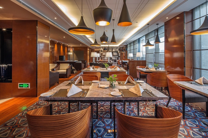 Imagen del bar/restaurante del Hotel Howard Johnson by Wyndham Jinyi Hotel Chongqing. Foto 9