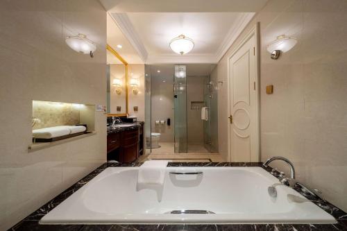 Imagen de la habitación del Hotel Howard Johnson by Wyndham Junhe Hot Springs Resort Beijing. Foto 16