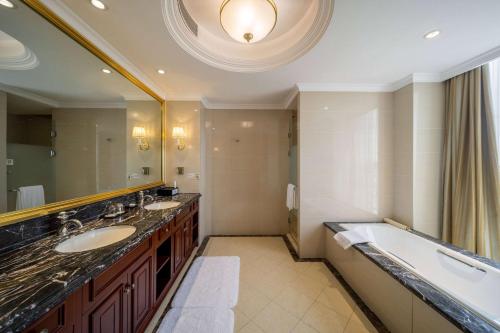 Imagen de la habitación del Hotel Howard Johnson by Wyndham Junhe Hot Springs Resort Beijing. Foto 17