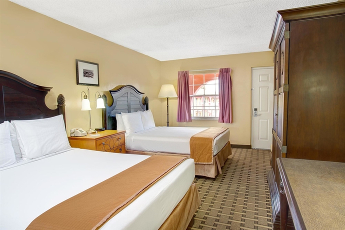 Imagen de la habitación del Hotel Howard Johnson by Wyndham Lake Front Park Kissimmee. Foto 4