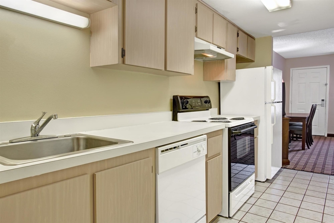Imagen de la habitación del Hotel Howard Johnson by Wyndham Lake Front Park Kissimmee. Foto 6