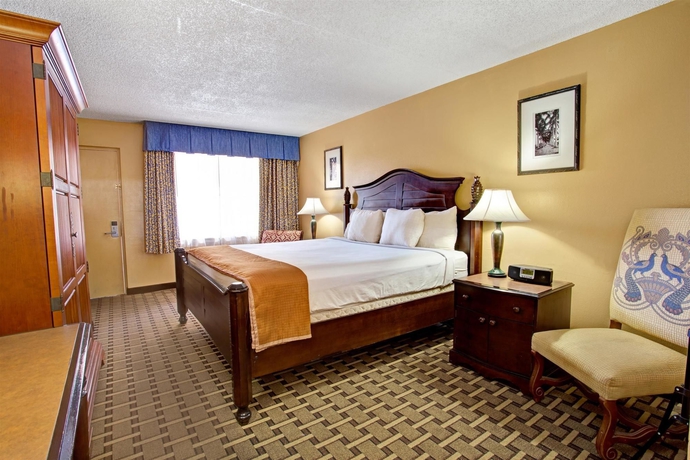 Imagen de la habitación del Hotel Howard Johnson by Wyndham Lake Front Park Kissimmee. Foto 9