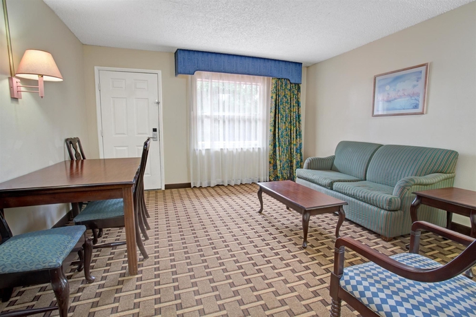 Imagen de los interiores del Hotel Howard Johnson by Wyndham Lake Front Park Kissimmee. Foto 14