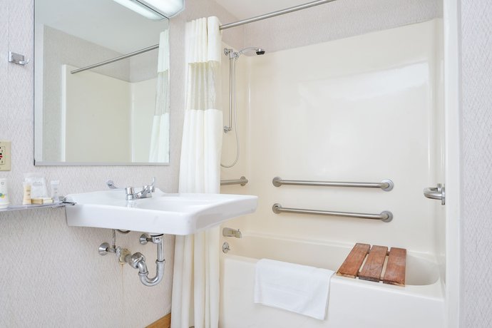Imagen de la habitación del Hotel Howard Johnson by Wyndham Lenox. Foto 12