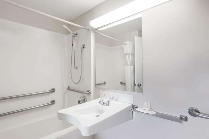Imagen de la habitación del Hotel Howard Johnson by Wyndham Lenox. Foto 13