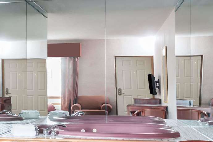 Imagen de la habitación del Hotel Howard Johnson by Wyndham Lenox. Foto 16