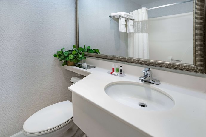 Imagen de la habitación del Hotel Howard Johnson by Wyndham Lenox. Foto 18