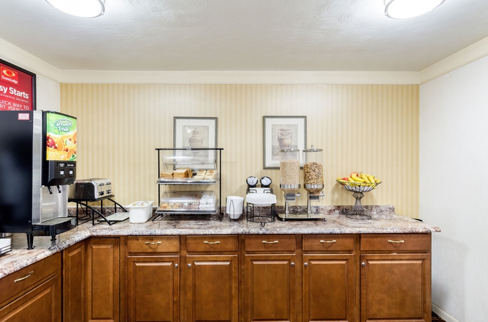 Imagen del bar/restaurante del Hotel Howard Johnson by Wyndham Malden Boston Area. Foto 2