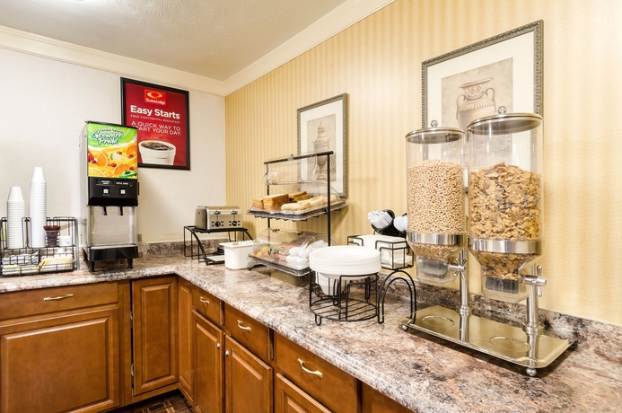 Imagen del bar/restaurante del Hotel Howard Johnson by Wyndham Malden Boston Area. Foto 3