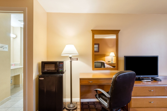 Imagen de los interiores del Hotel Howard Johnson by Wyndham Malden Boston Area. Foto 12