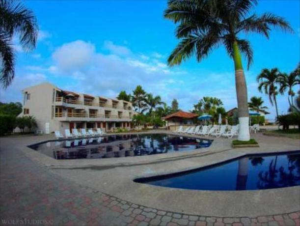 Imagen general del Hotel Howard Johnson by Wyndham Montanita. Foto 2