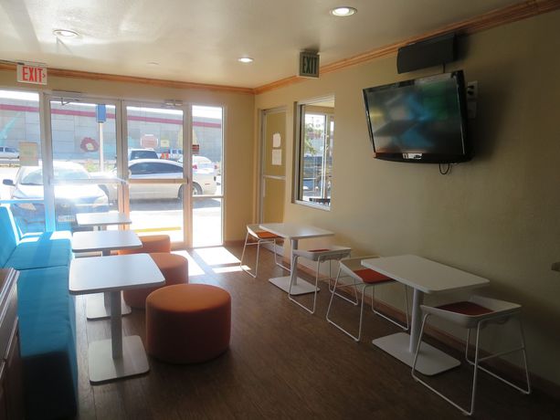 Imagen de los interiores del Hotel Howard Johnson by Wyndham Odessa TX. Foto 18