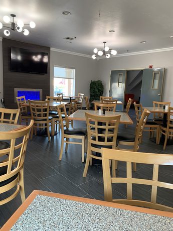 Imagen del bar/restaurante del Hotel Howard Johnson by Wyndham Oklahoma City Airport/ Fairgrounds. Foto 4