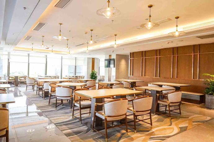 Imagen del bar/restaurante del Hotel Howard Johnson by Wyndham Optics Valley Hotel Wuhan. Foto 6