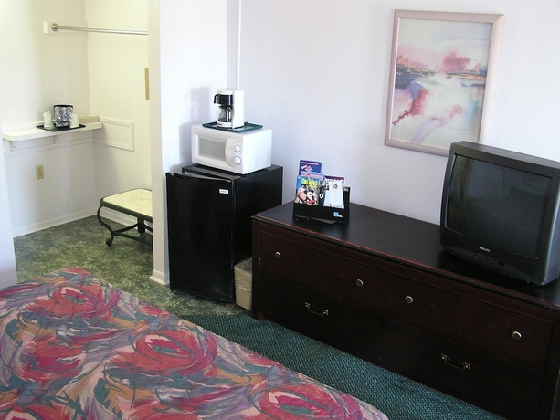 Imagen de la habitación del Hotel Howard Johnson by Wyndham Orlando Lake Buena Vista South. Foto 11