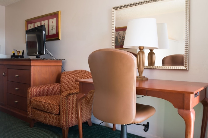 Imagen de la habitación del Hotel Howard Johnson by Wyndham Orlando Lake Buena Vista South. Foto 19