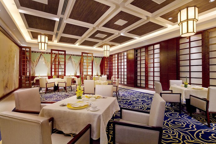 Imagen del bar/restaurante del Hotel Howard Johnson by Wyndham Parkview Plaza Erdos. Foto 3