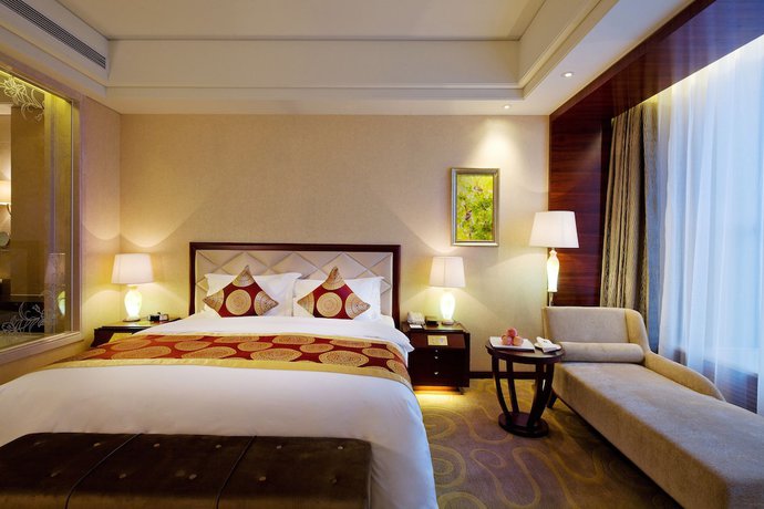 Imagen del bar/restaurante del Hotel Howard Johnson by Wyndham Parkview Plaza Erdos. Foto 6