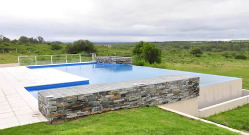 Imagen de la piscina del Hotel Howard Johnson by Wyndham Piedras Moras. Foto 19