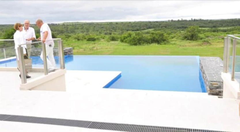 Imagen de la piscina del Hotel Howard Johnson by Wyndham Piedras Moras. Foto 20