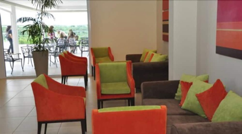 Imagen de los interiores del Hotel Howard Johnson by Wyndham Piedras Moras. Foto 17