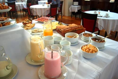 Imagen del bar/restaurante del Hotel Howard Johnson by Wyndham Plaza Jujuy. Foto 7
